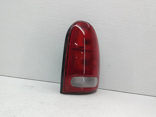 1998-2003 Dodge Durango Tail Light Assembly Passenger Right OEM P/N:CS048-U000R 4576362 Fits OEM Used Auto Parts - Oemusedau