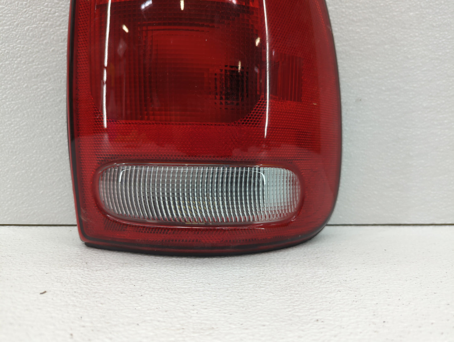 1998-2003 Dodge Durango Tail Light Assembly Passenger Right OEM P/N:CS048-U000R 4576362 Fits OEM Used Auto Parts - Oemusedau