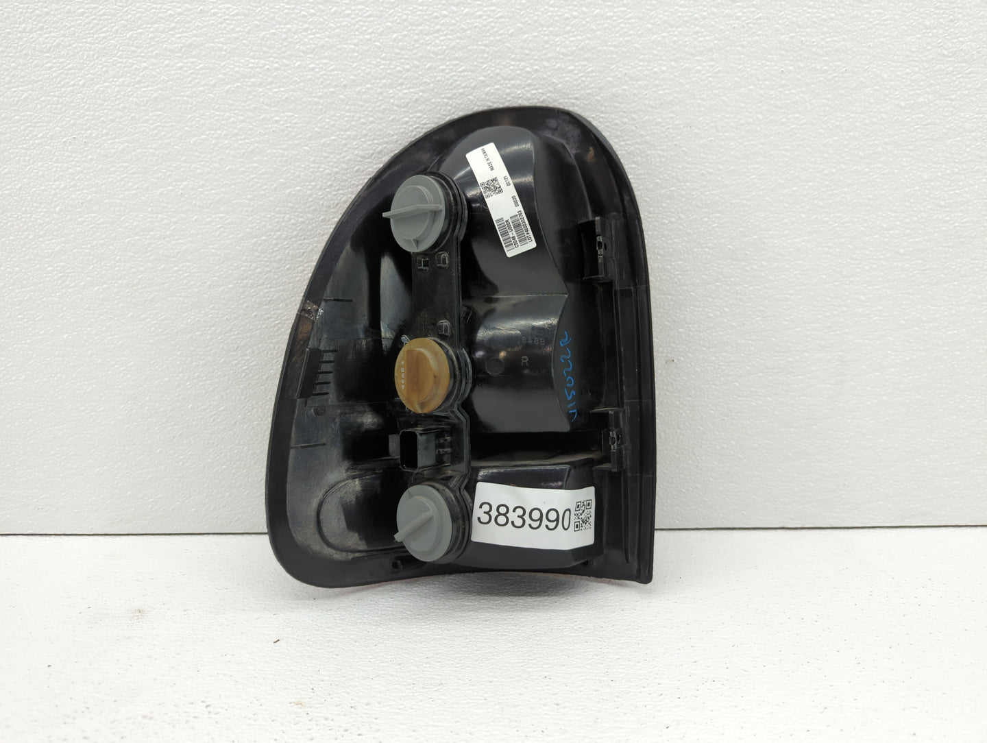 1998-2003 Dodge Durango Tail Light Assembly Passenger Right OEM P/N:CS048-U000R 4576362 Fits OEM Used Auto Parts - Oemusedau