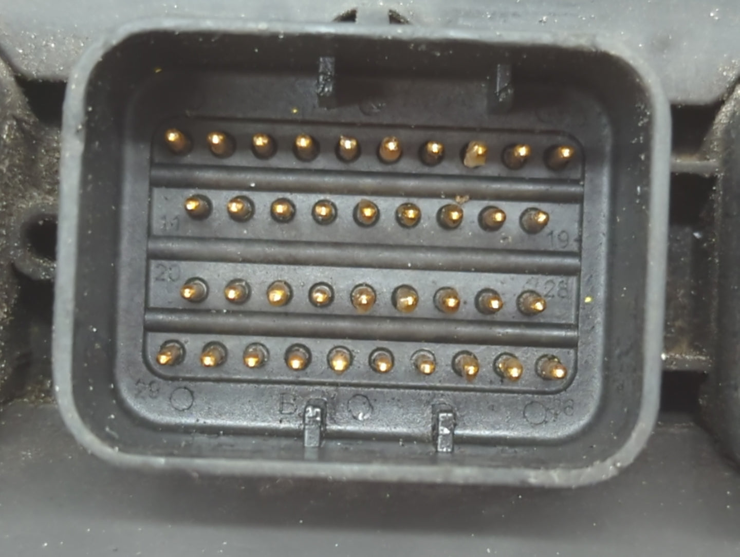 2003 Dodge Durango PCM Engine Control Computer ECU ECM PCU OEM P/N:P56029124AA Fits OEM Used Auto Parts - Oemusedautoparts1.