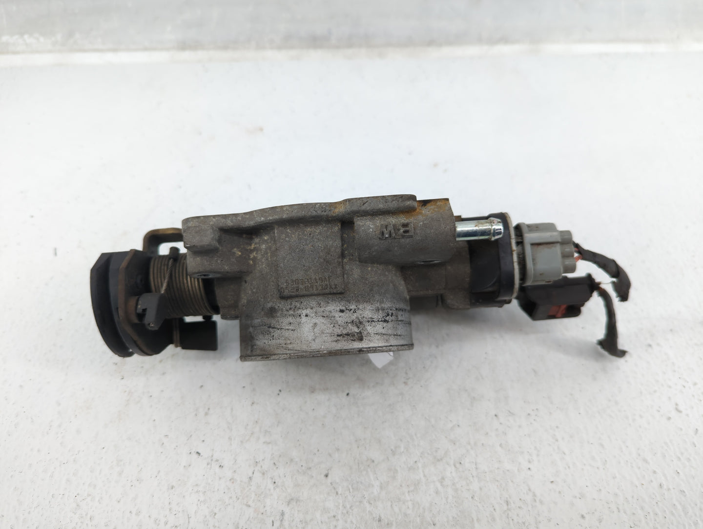 2001-2003 Dodge Durango Throttle Body P/N:63832119AF Fits Fits 2001 2002 2003 OEM Used Auto Parts - Oemusedautoparts1.com