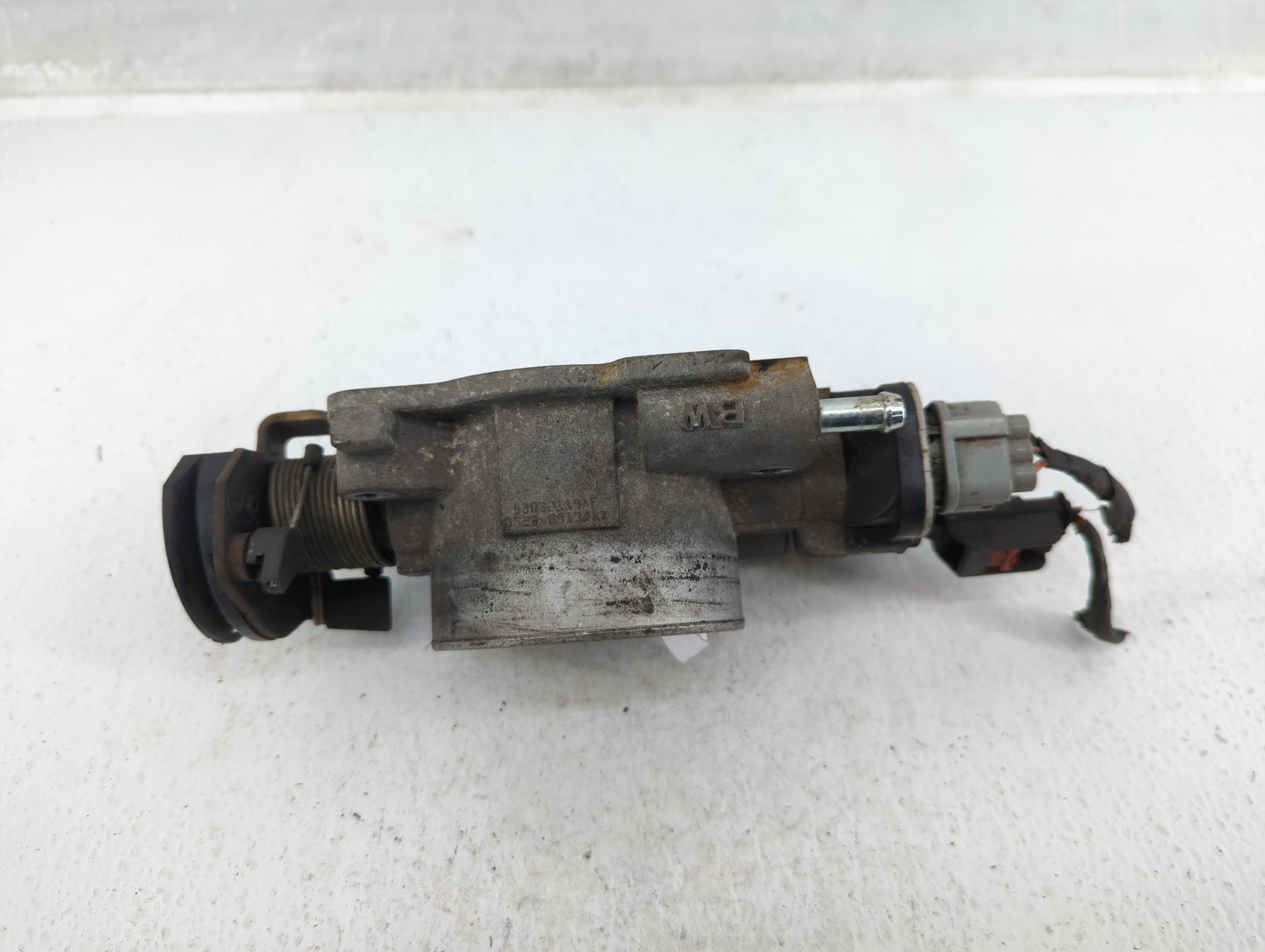 2001-2003 Dodge Durango Throttle Body P/N:63832119AF Fits Fits 2001 2002 2003 OEM Used Auto Parts - Oemusedautoparts1.com