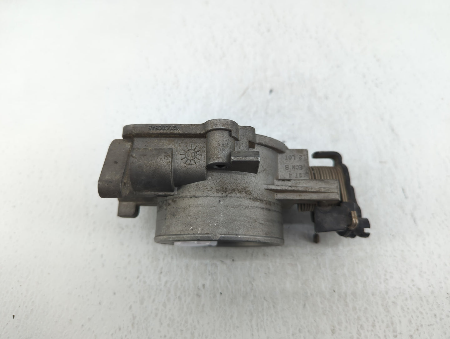 2001-2003 Dodge Durango Throttle Body P/N:11200015BB Fits Fits 2001 2002 2003 OEM Used Auto Parts - Oemusedautoparts1.com