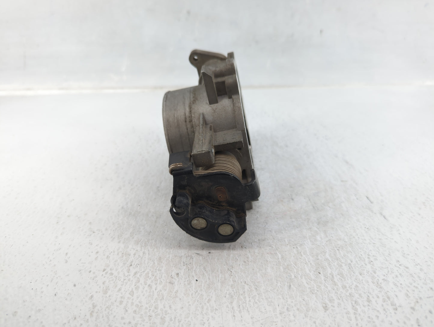 2001-2003 Dodge Durango Throttle Body P/N:11200015BB Fits Fits 2001 2002 2003 OEM Used Auto Parts - Oemusedautoparts1.com