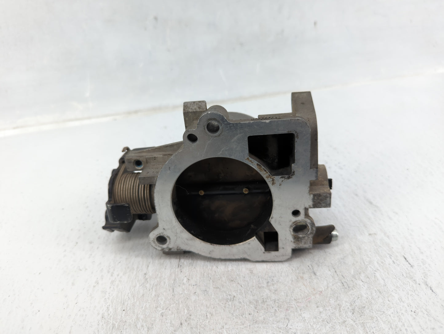 2001-2003 Dodge Durango Throttle Body P/N:11200015BB Fits Fits 2001 2002 2003 OEM Used Auto Parts - Oemusedautoparts1.com