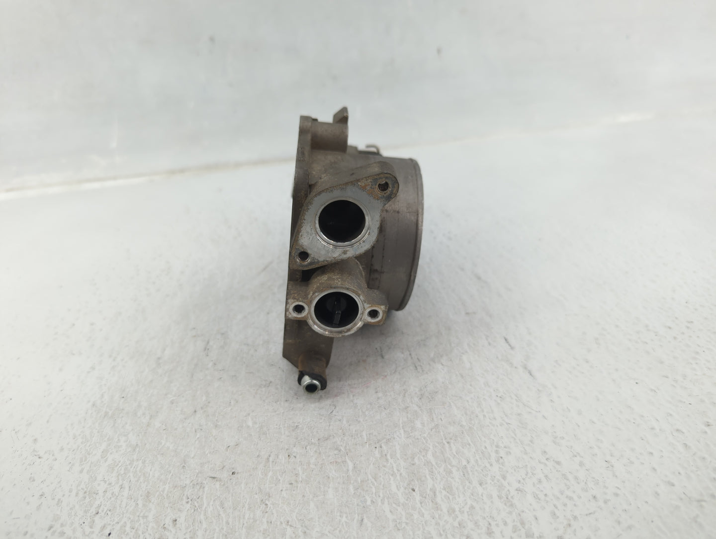 2001-2003 Dodge Durango Throttle Body P/N:11200015BB Fits Fits 2001 2002 2003 OEM Used Auto Parts - Oemusedautoparts1.com