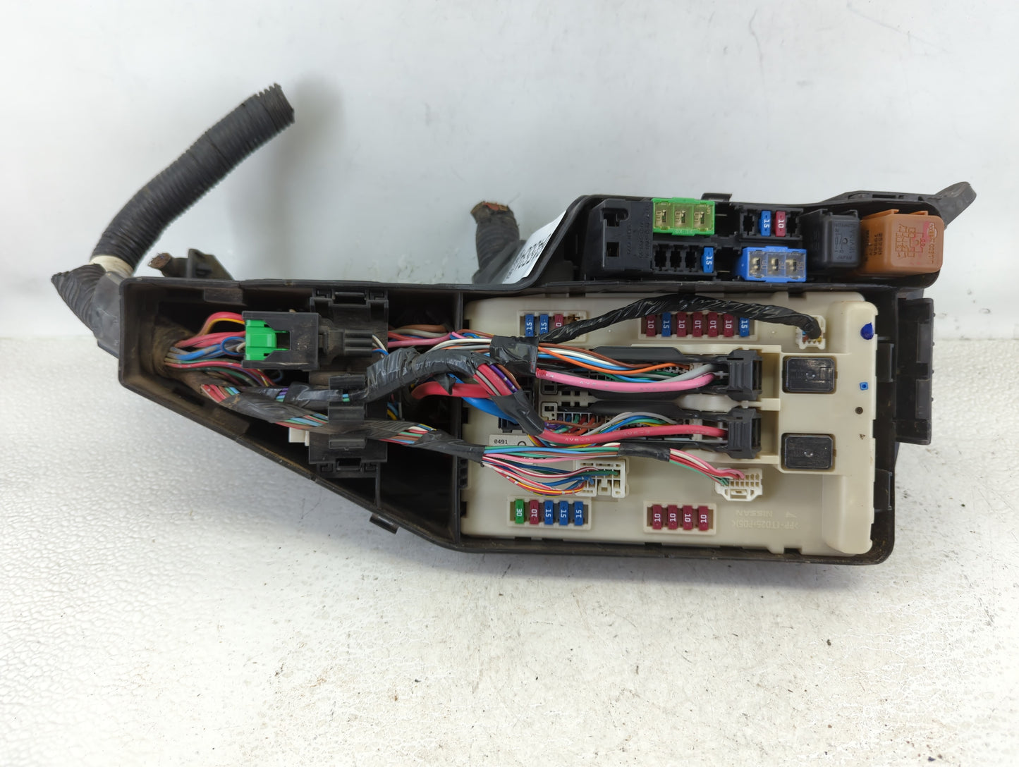 2000-2003 Dodge Durango Fusebox Fuse Box Panel Relay Module P/N:284B71AA1A Fits Fits 2000 2001 2002 2003 OEM Used Auto Parts