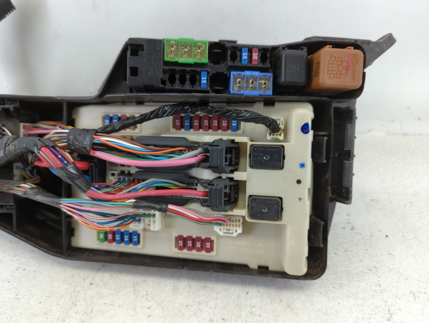 2000-2003 Dodge Durango Fusebox Fuse Box Panel Relay Module P/N:284B71AA1A Fits Fits 2000 2001 2002 2003 OEM Used Auto Parts