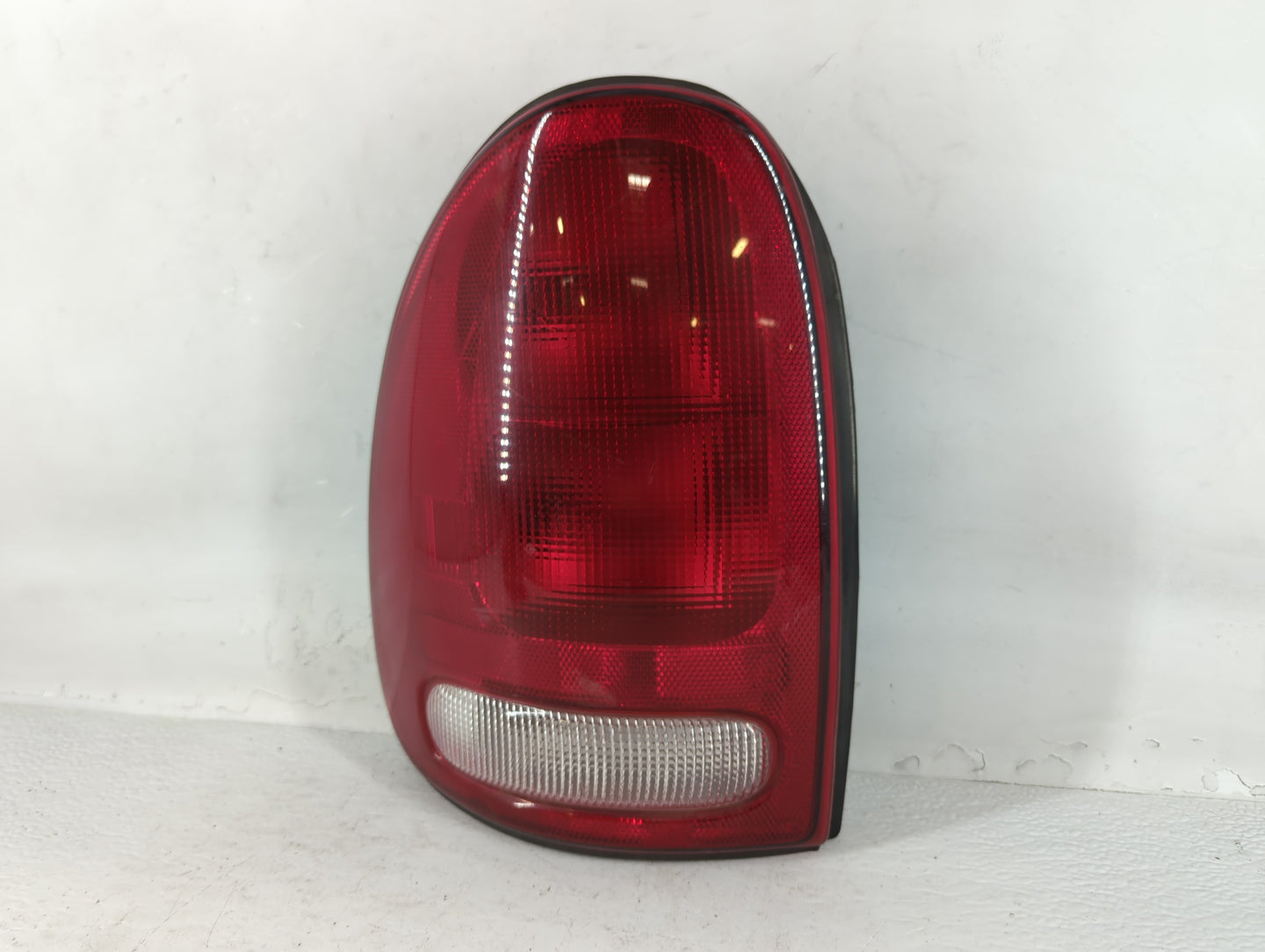1998-2003 Dodge Durango Tail Light Assembly Driver Left OEM P/N:19284 4576363 Fits Fits 1996 1997 1998 1999 2000 2001 2002 2