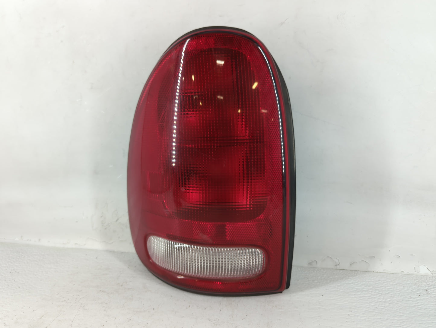 1998-2003 Dodge Durango Tail Light Assembly Driver Left OEM P/N:19284 4576363 Fits Fits 1996 1997 1998 1999 2000 2001 2002 2