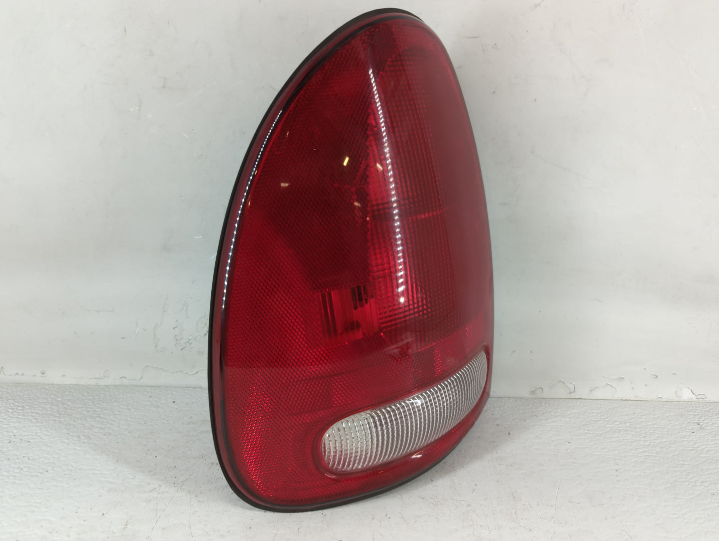 1998-2003 Dodge Durango Tail Light Assembly Driver Left OEM P/N:19284 4576363 Fits Fits 1996 1997 1998 1999 2000 2001 2002 2