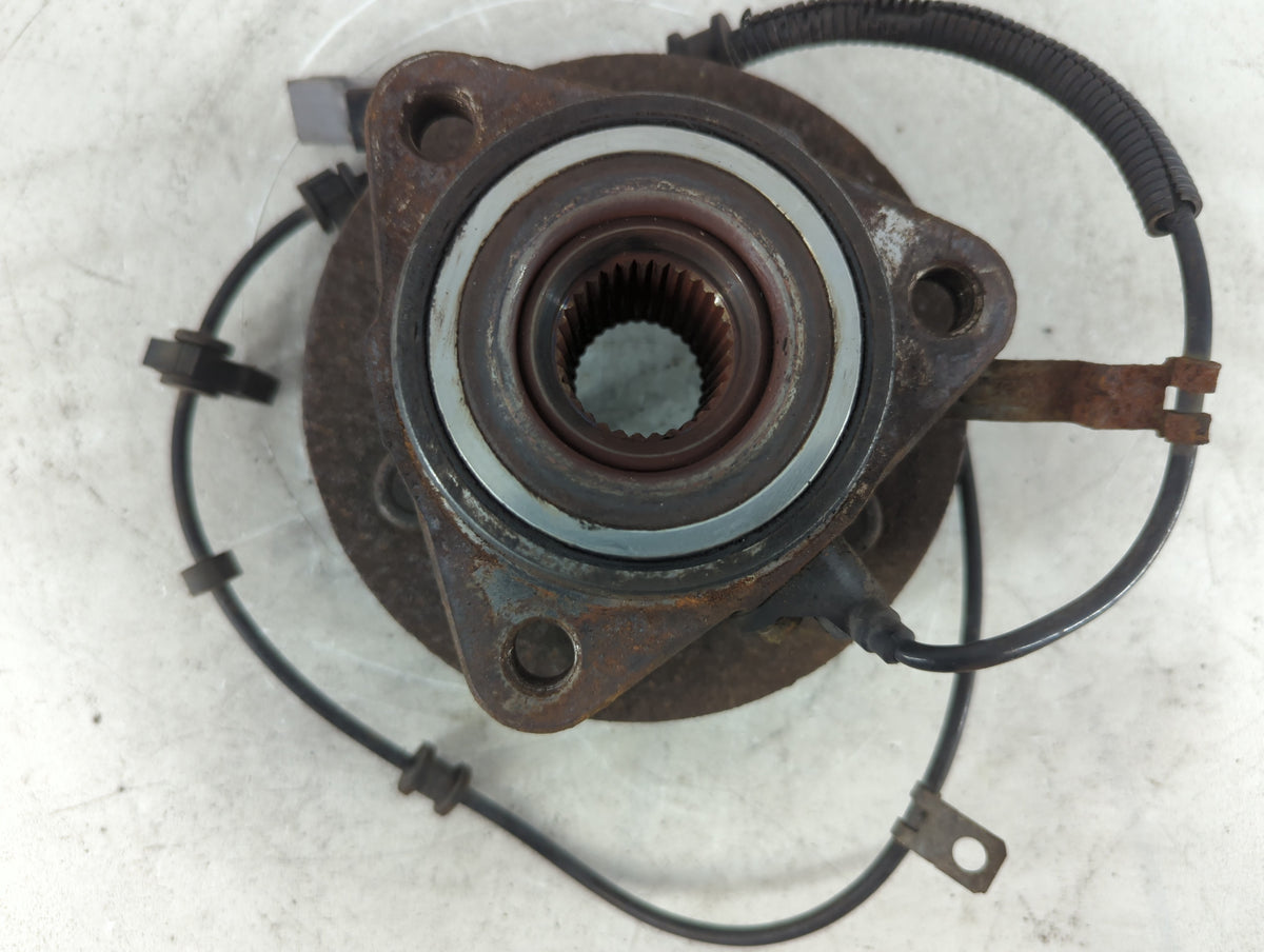 1998-2003 Dodge Durango Driver Front Wheel Hub Oem 701279 - Oemusedautoparts1.com