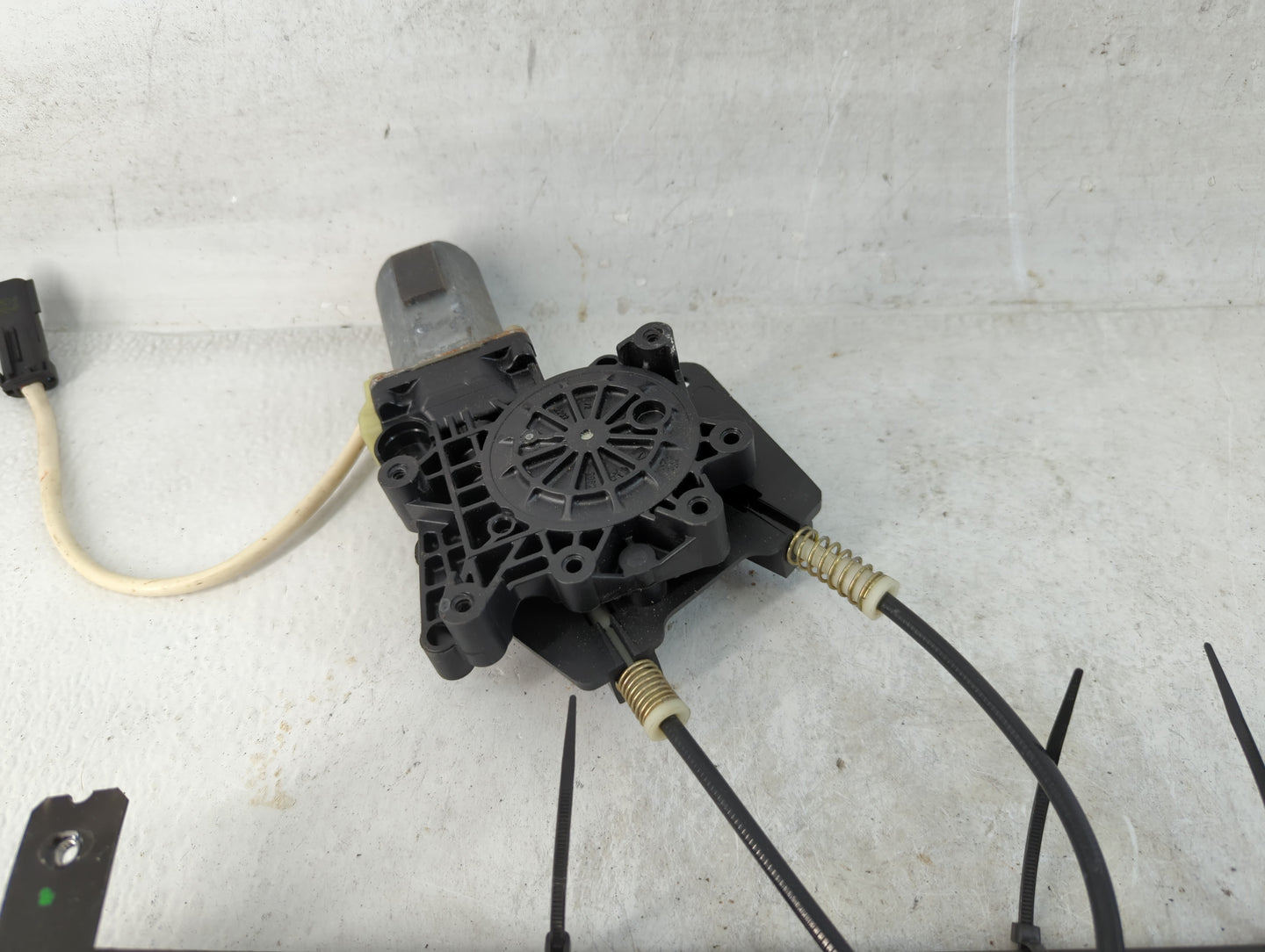 2001-2003 Dodge Durango Window Regulator Passenger Front - Oemusedautoparts1.com