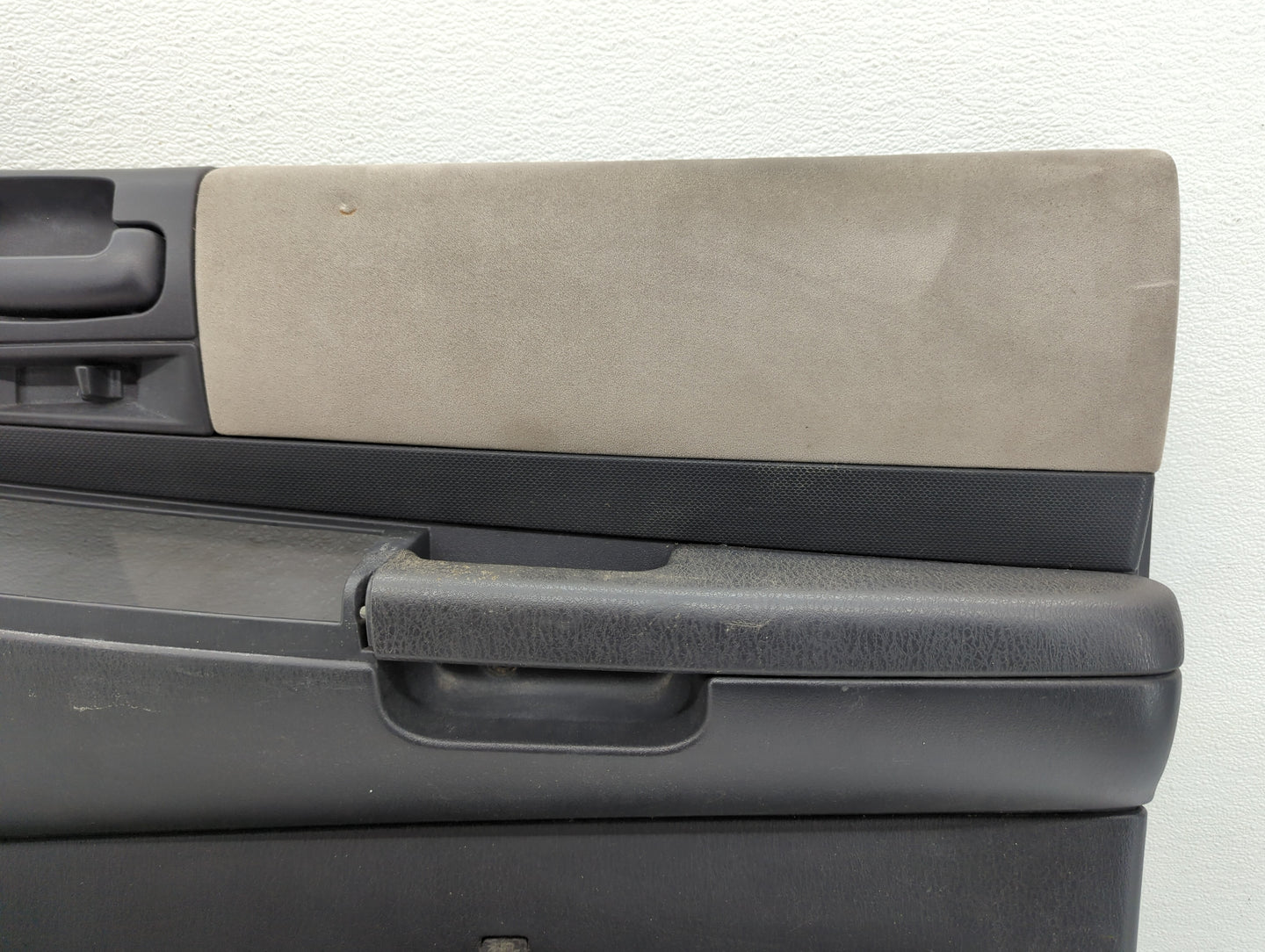 2003 Dodge Durango Front Right Passenger Interior Door Panel Trim - Oemusedautoparts1.com