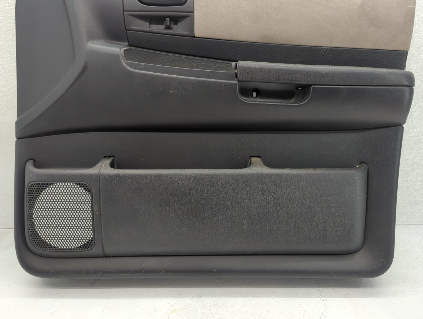 2003 Dodge Durango Front Right Passenger Interior Door Panel Trim - Oemusedautoparts1.com