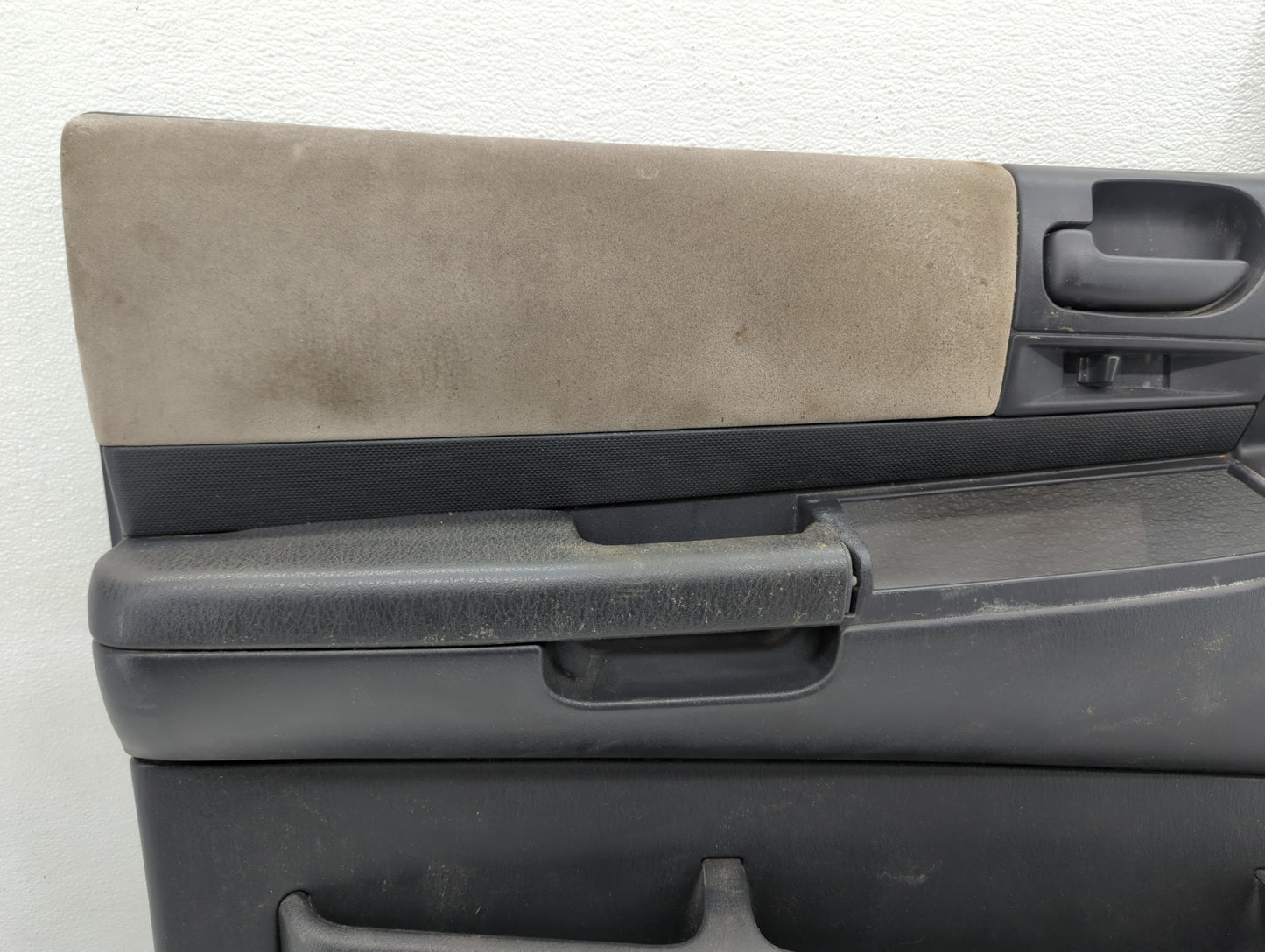 2003 Dodge Durango Front Left Driver Interior Door Panel Trim - Oemusedautoparts1.com