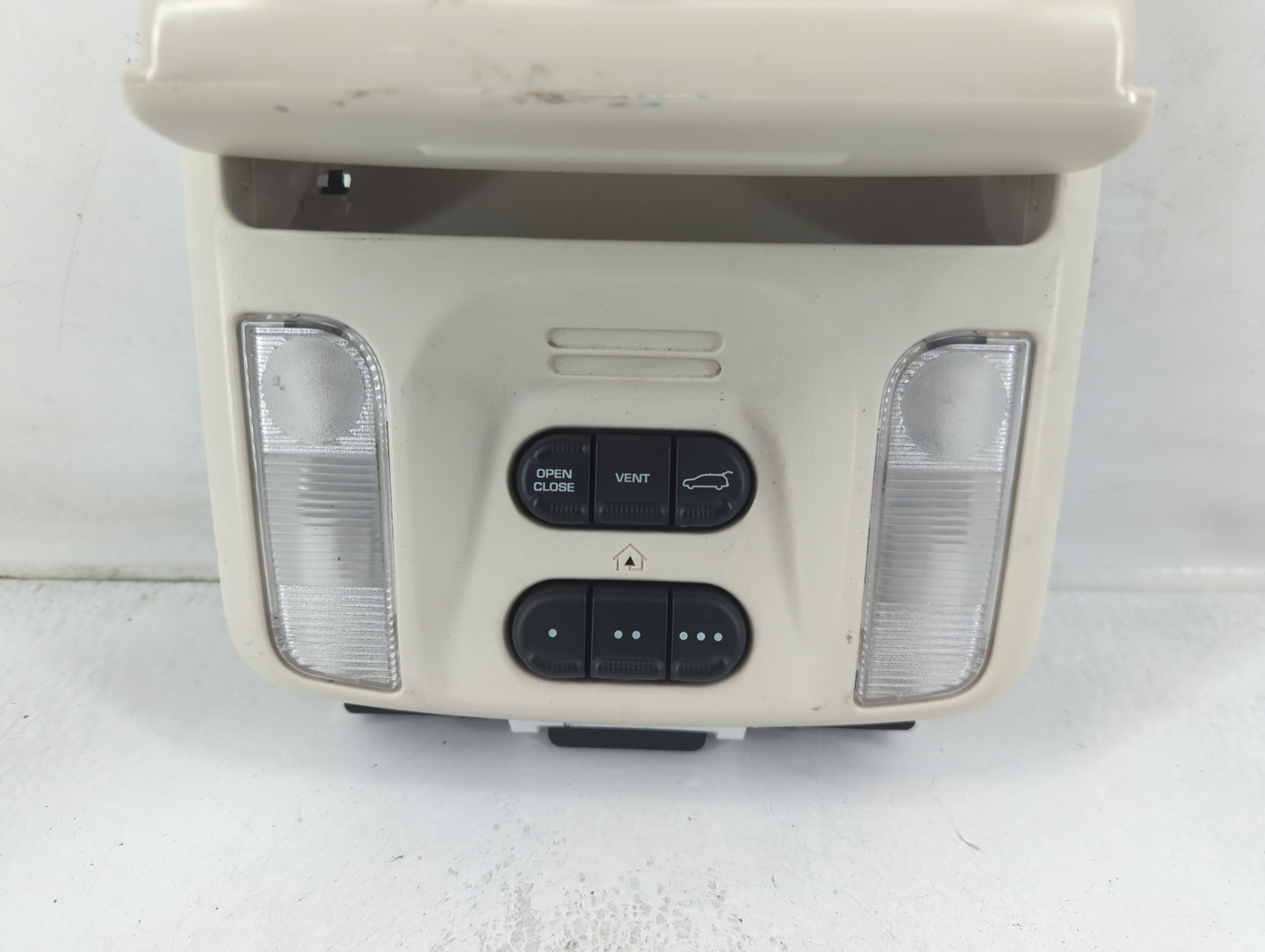 2002-2003 Dodge Durango Overhead Roof Console Interior Dome Light - Oemusedautoparts1.com