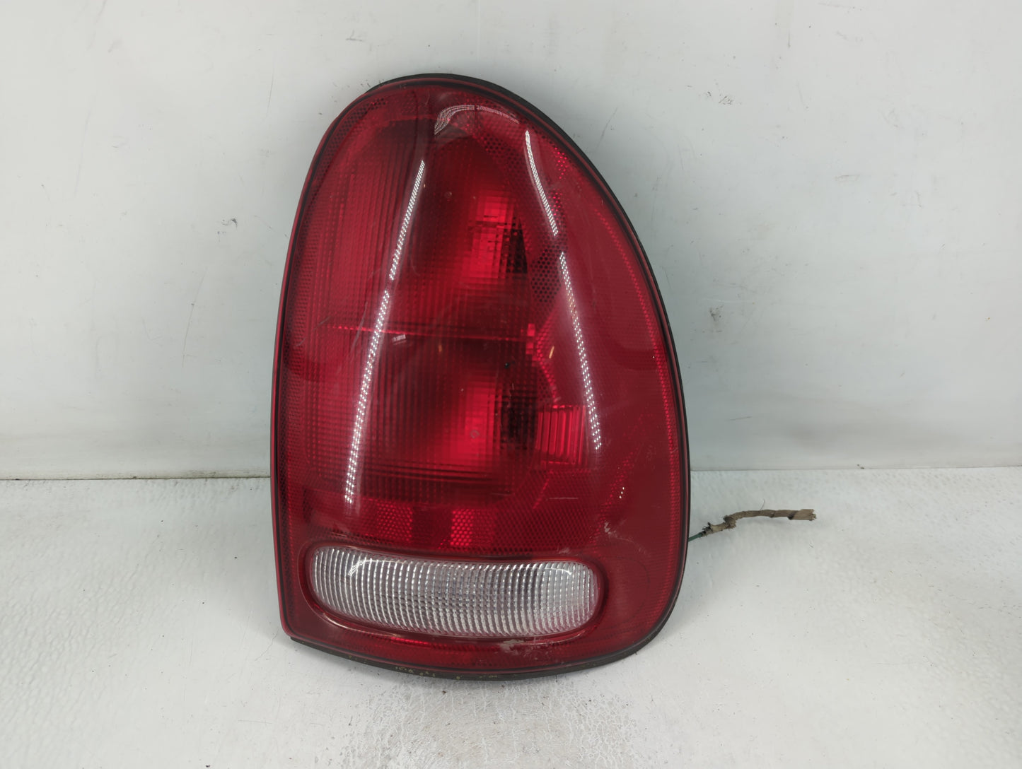 1998-2003 Dodge Durango Tail Light Assembly Passenger Right OEM Fits Fits 1996 1997 1998 1999 2000 2001 2002 2003 OEM Used A