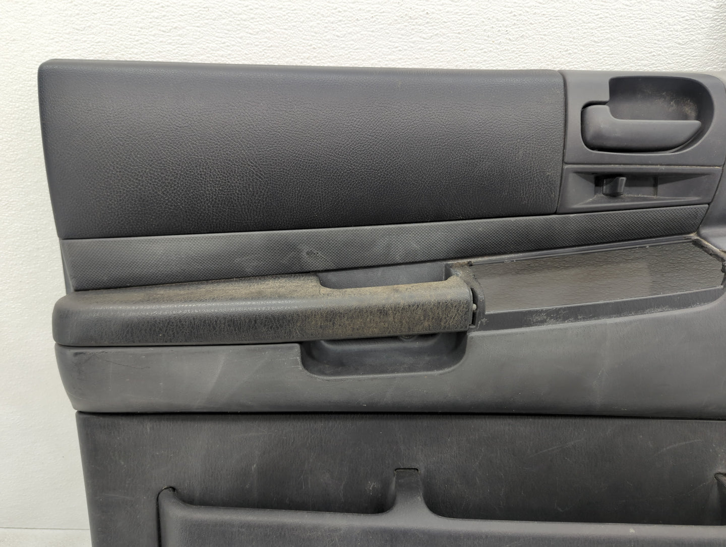 2003 Dodge Durango Front Left Driver Interior Door Panel Trim - Oemusedautoparts1.com