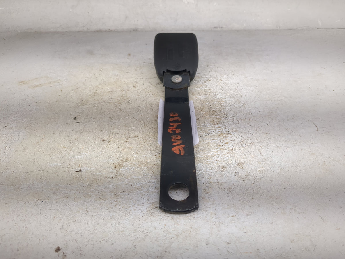 2002-2005 Dodge Neon Passenger Front Seatbelt Buckle - Oemusedautoparts1.com