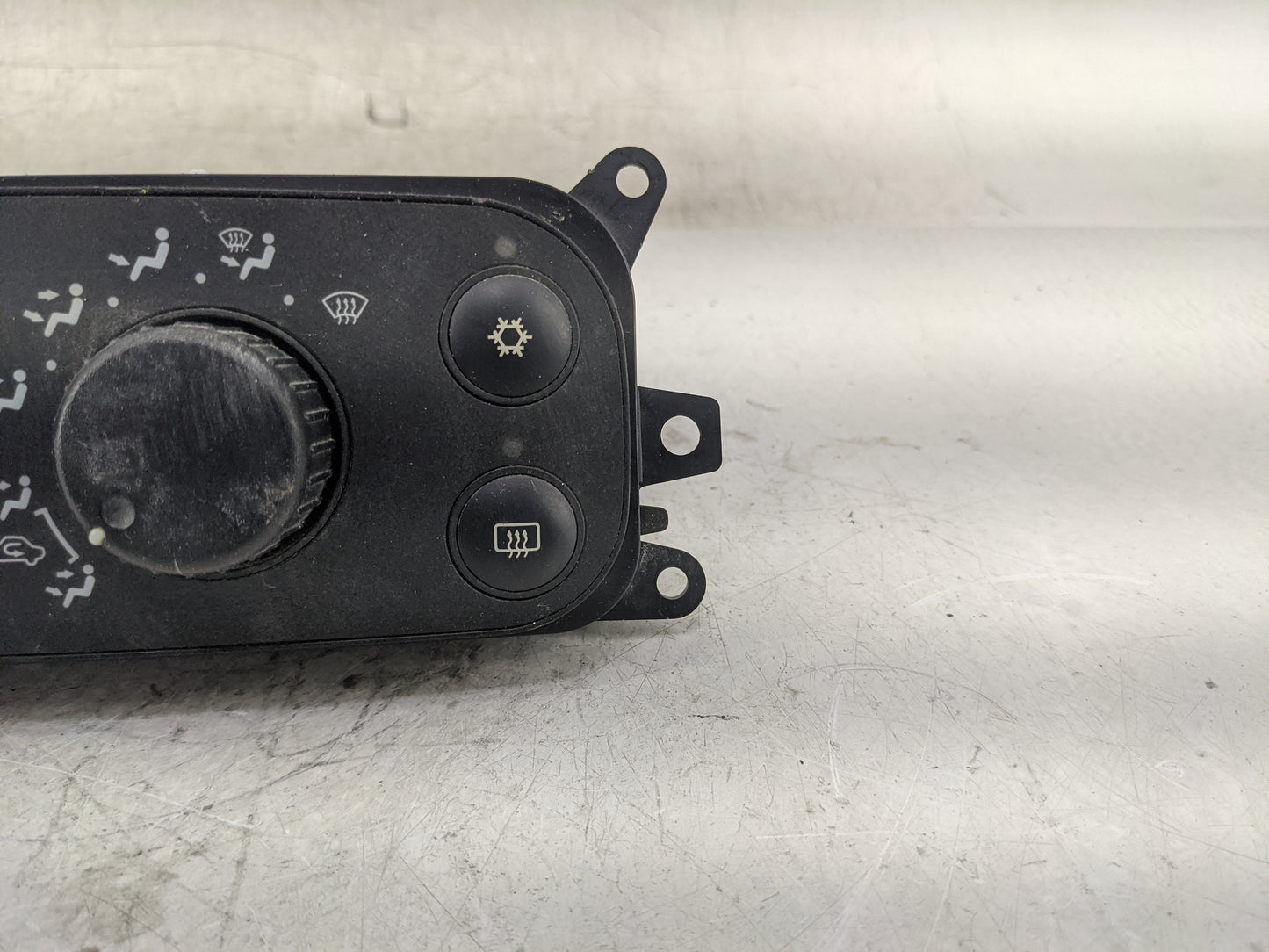 2003-2005 Dodge Ram 1500 Climate Control Module Temperature AC/Heater Replacement P/N:P55056321AC Fits Fits 2003 2004 2005 O
