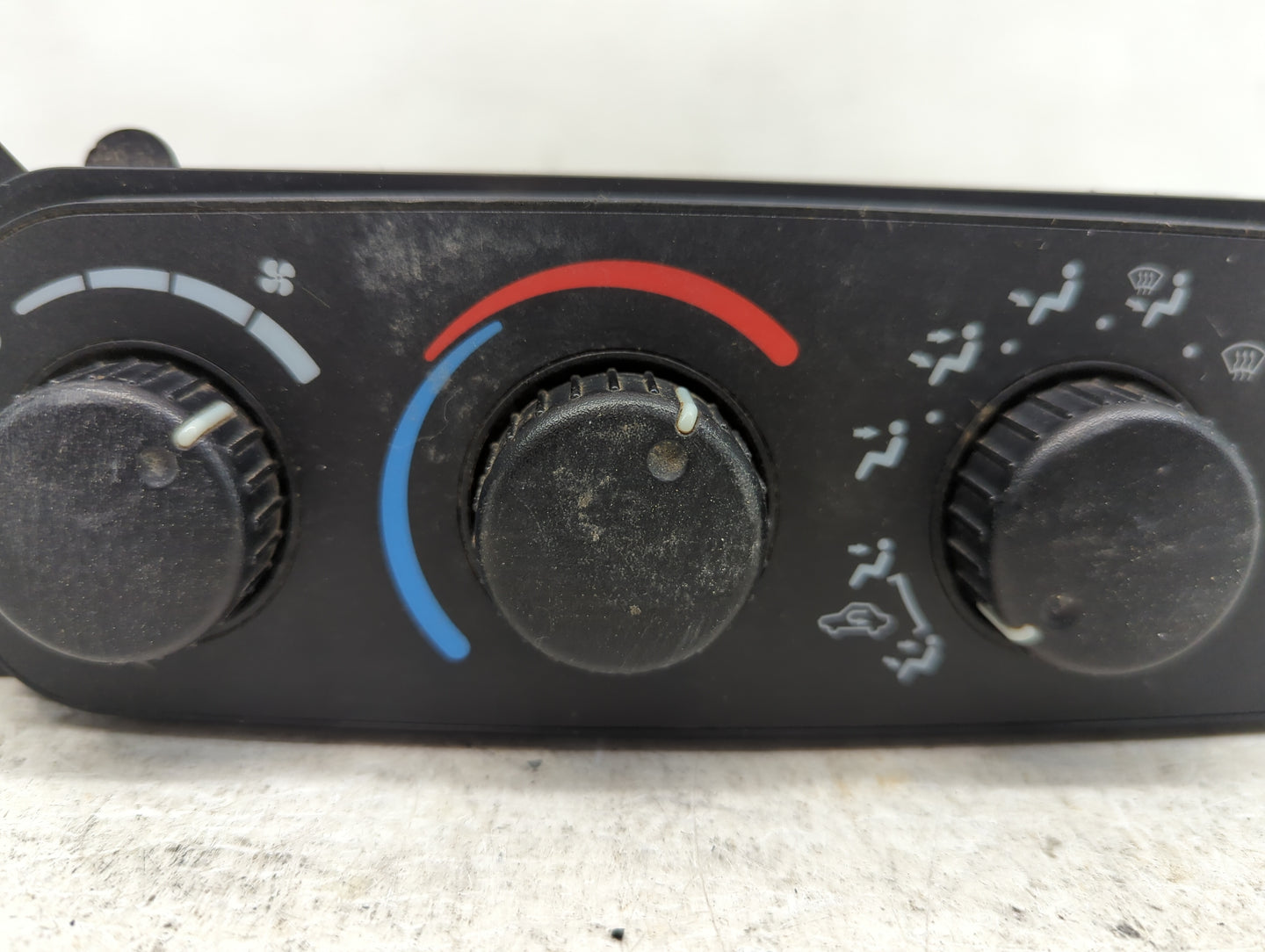 2003-2005 Dodge Ram 1500 Climate Control Module Temperature AC/Heater Replacement P/N:P55056321AC P55056321AD Fits OEM Used 
