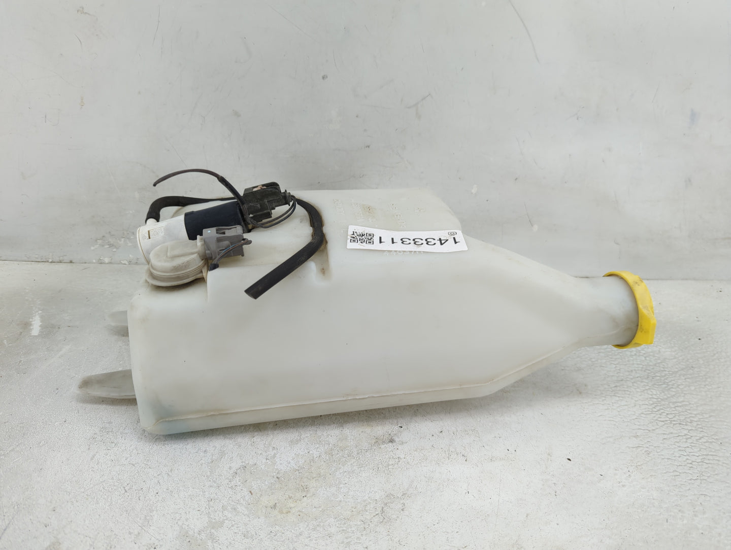 2003-2004 Dodge Ram 1500 Windshield Washer Fluid Reservoir Bottle Oem - Oemusedautoparts1.com
