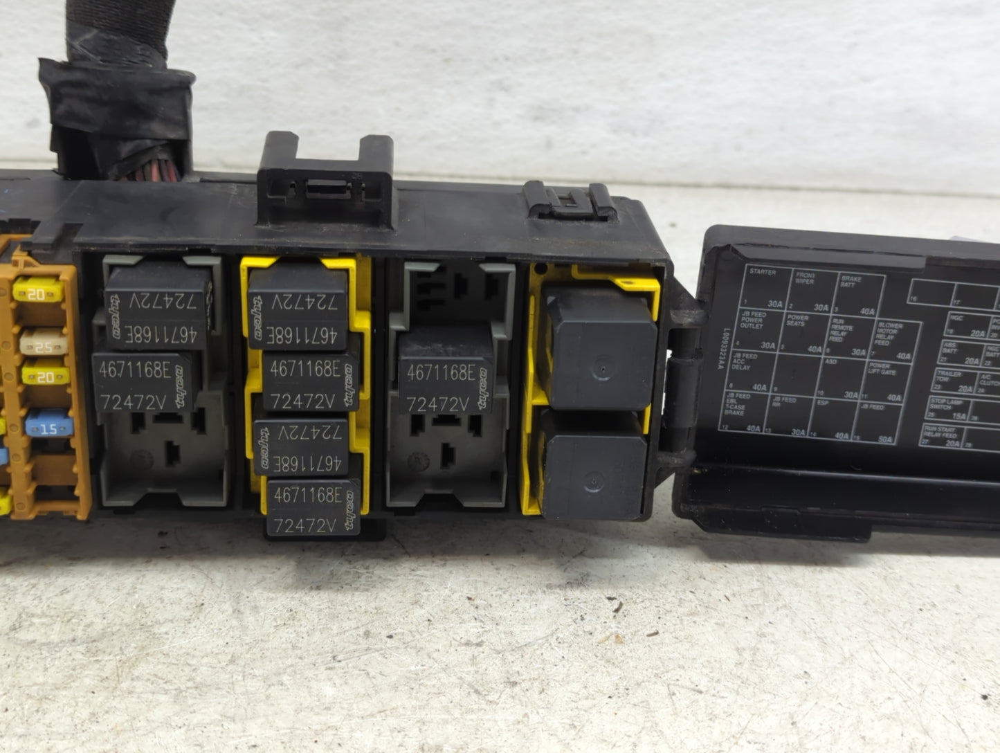 2003 Dodge Ram 1500 Van Fusebox Fuse Box Panel Relay Module P/N:4671168E 72472V Fits Fits 2002 OEM Used Auto Parts - Oemused