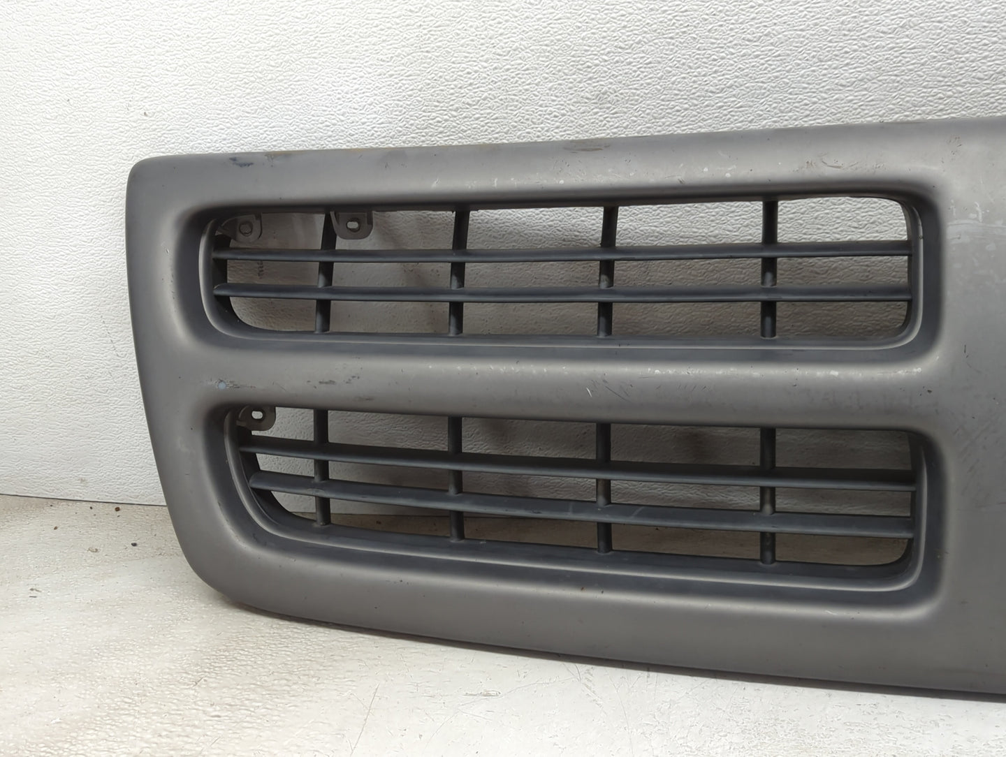 2003 Dodge Ram Van 2500 Front Grille Bumper Not Included - Oemusedautoparts1.com