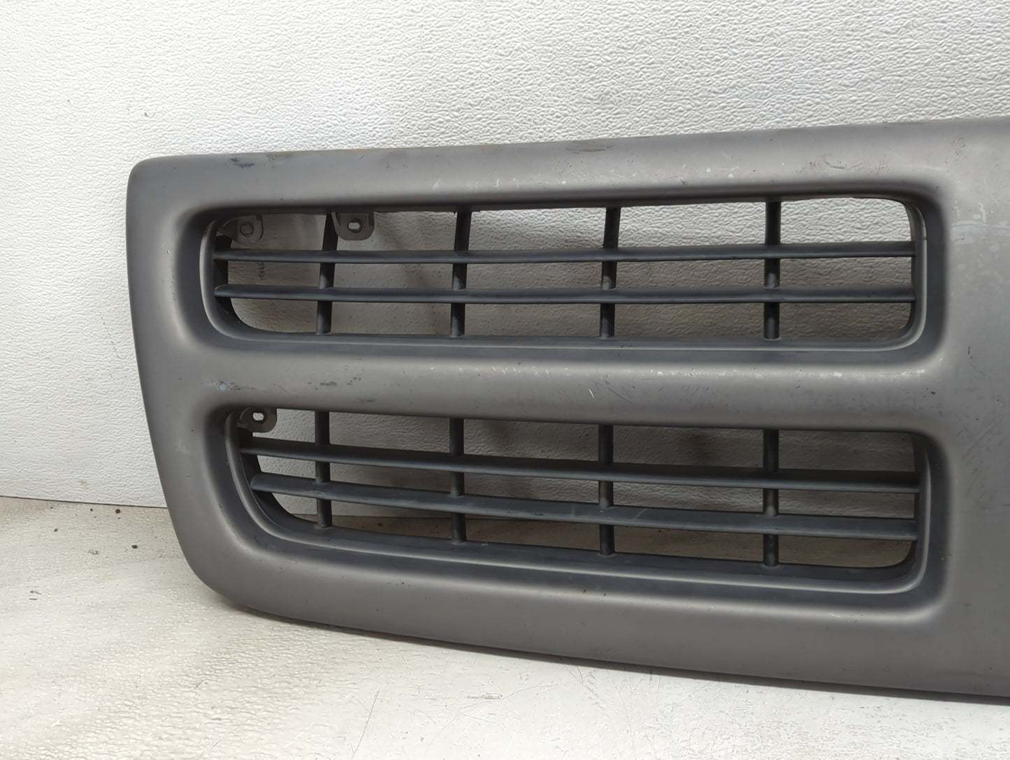 2003 Dodge Ram Van 2500 Front Grille Bumper Not Included - Oemusedautoparts1.com