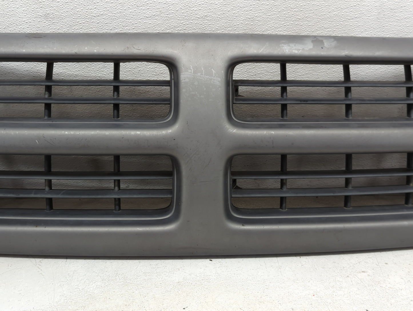 2003 Dodge Ram Van 2500 Front Grille Bumper Not Included - Oemusedautoparts1.com