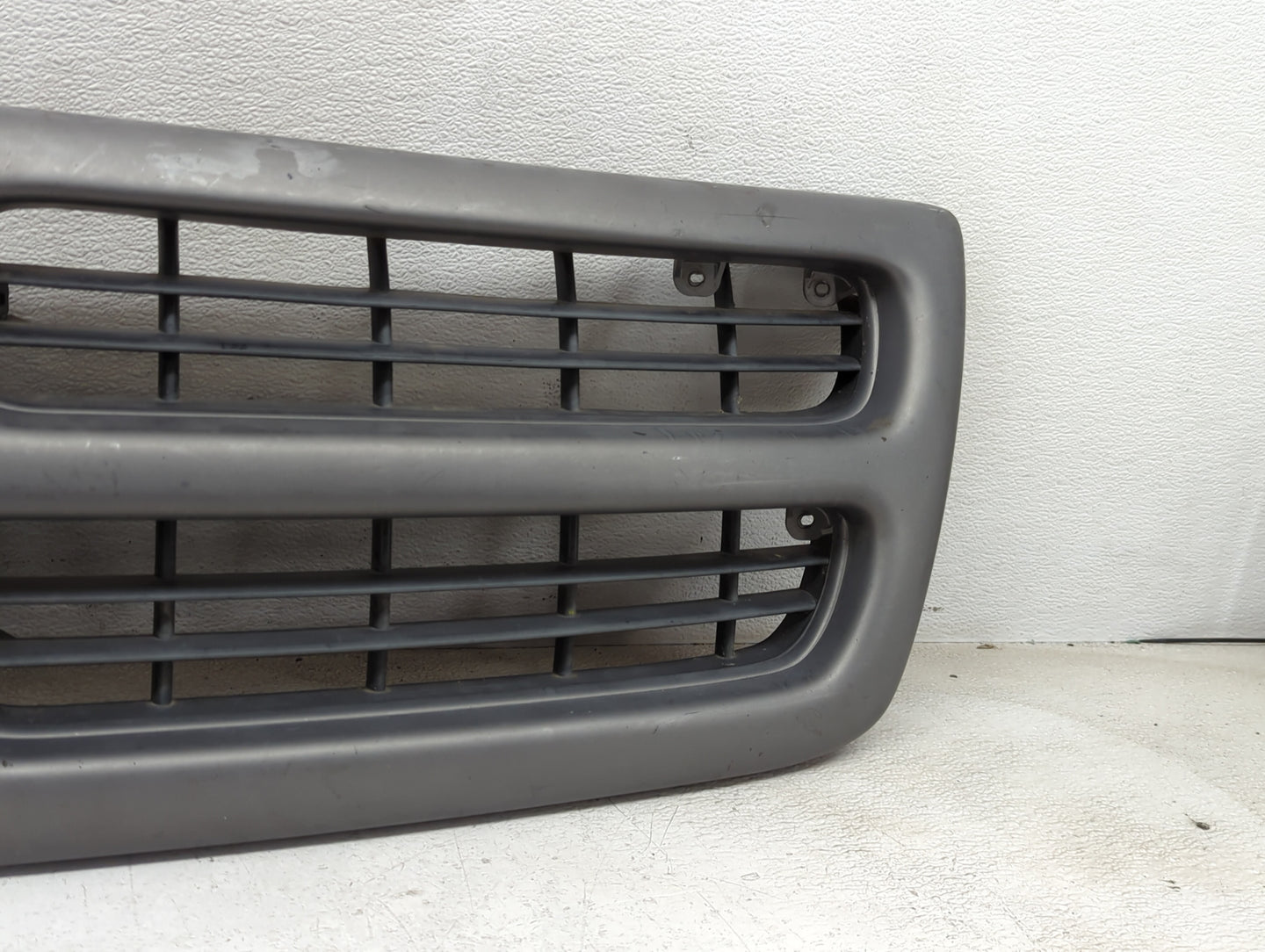 2003 Dodge Ram Van 2500 Front Grille Bumper Not Included - Oemusedautoparts1.com