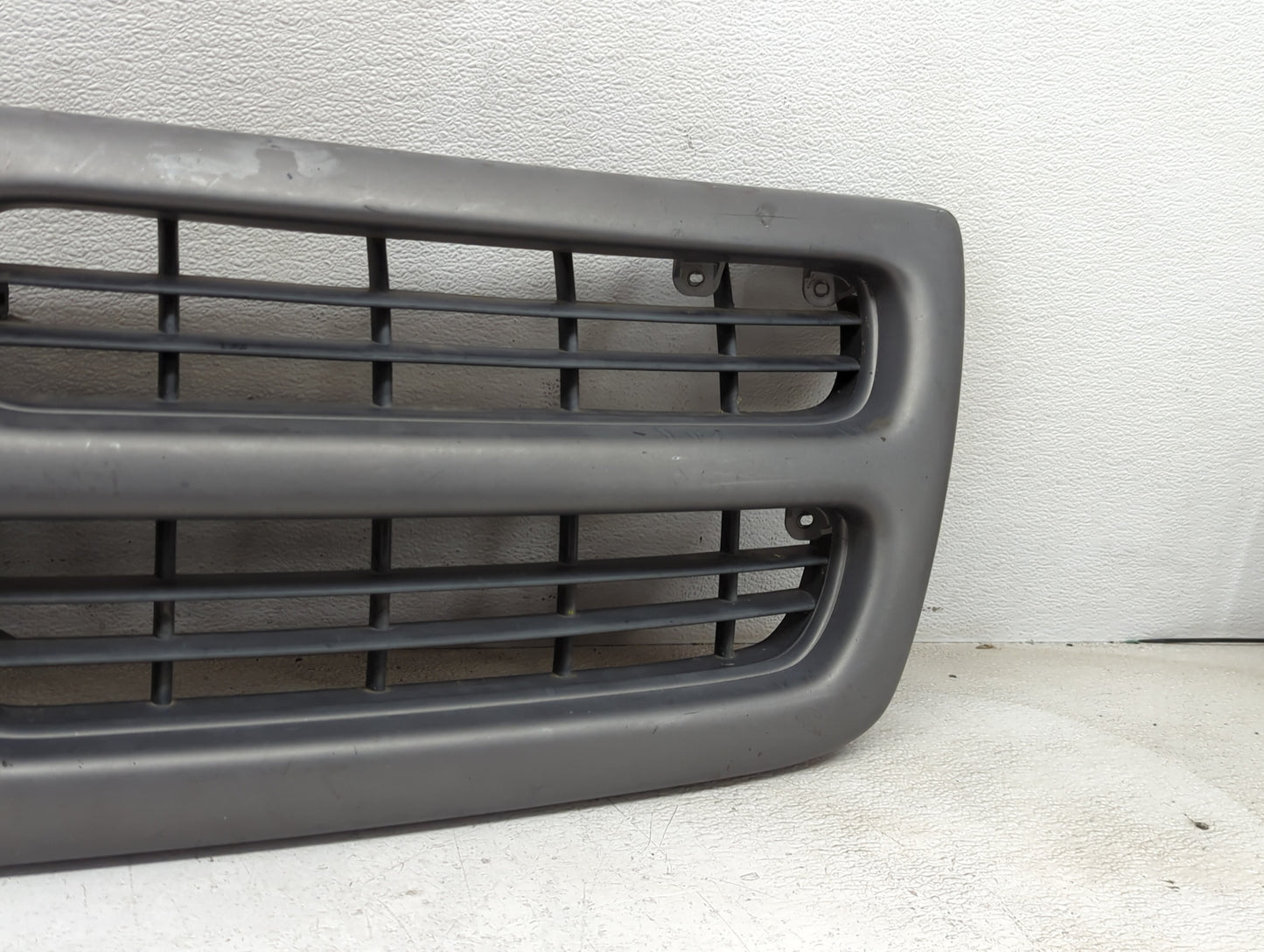2003 Dodge Ram Van 2500 Front Grille Bumper Not Included - Oemusedautoparts1.com