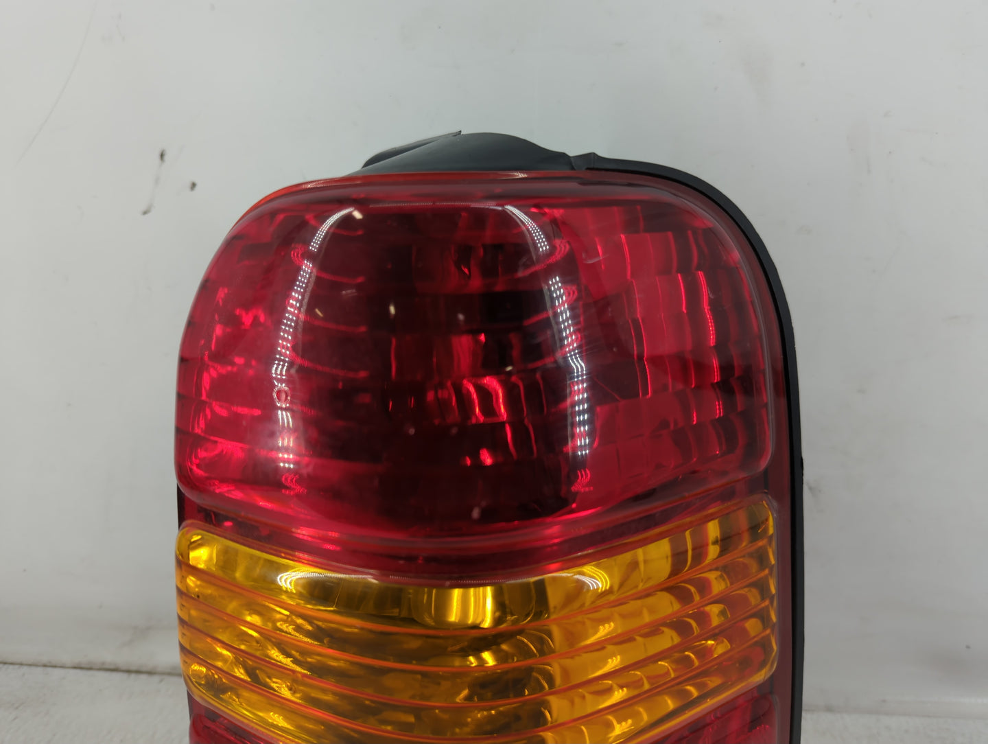 2003 Escape Escape Tail Light Assembly Passenger Right OEM Fits Fits 2001 2002 2004 2005 2006 2007 OEM Used Auto Parts - Oem