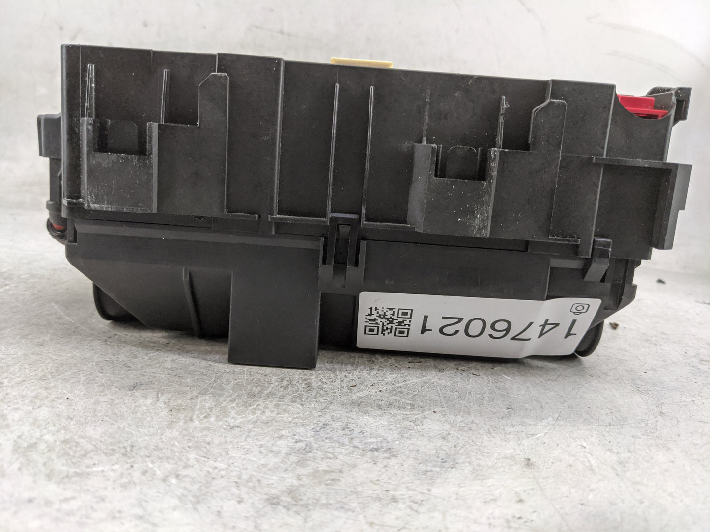 2003-2005 Ford Crown Victoria Fusebox Fuse Box Panel Relay Module P/N:F0AB-14B192-AA Fits Fits 2003 2004 2005 OEM Used Auto 