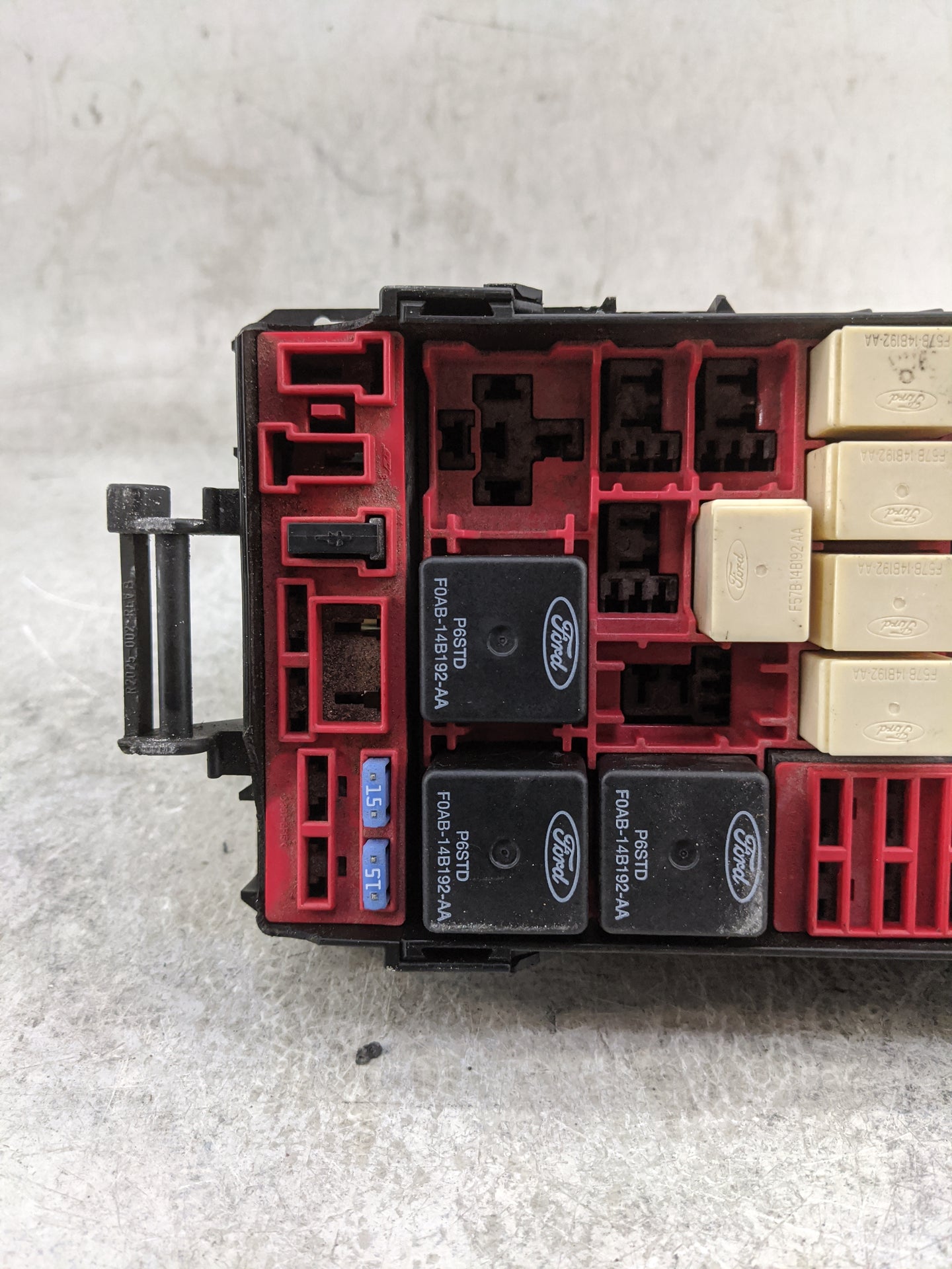 2003-2005 Ford Crown Victoria Fusebox Fuse Box Panel Relay Module P/N:F0AB-14B192-AA Fits Fits 2003 2004 2005 OEM Used Auto 
