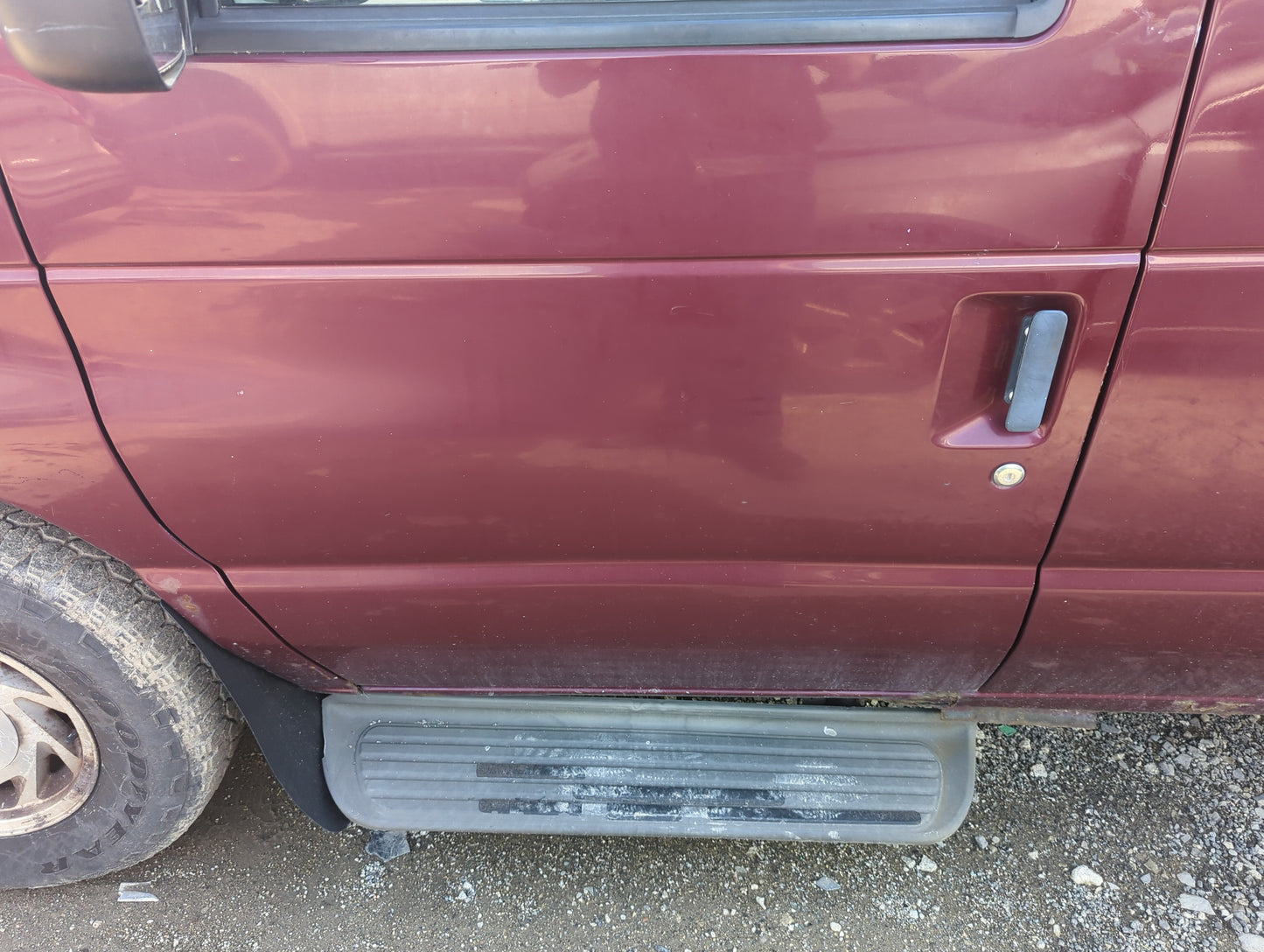 2003-2005 Ford E-150 Club Wagon Driver Front Door Oem - Oemusedautoparts1.com