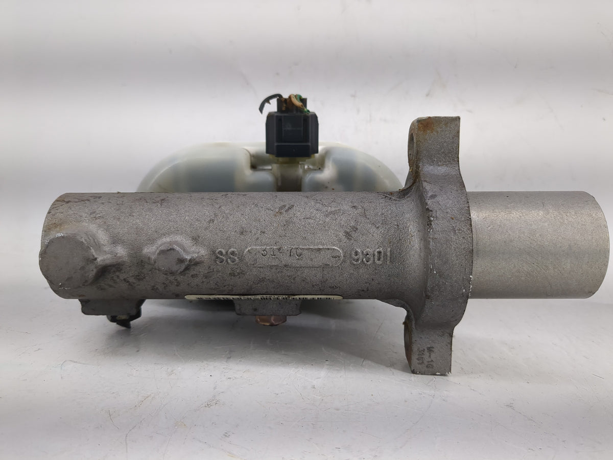 1999-2000 Ford E-350 Econoline Brake Master Cylinder - Oemusedautoparts1.com