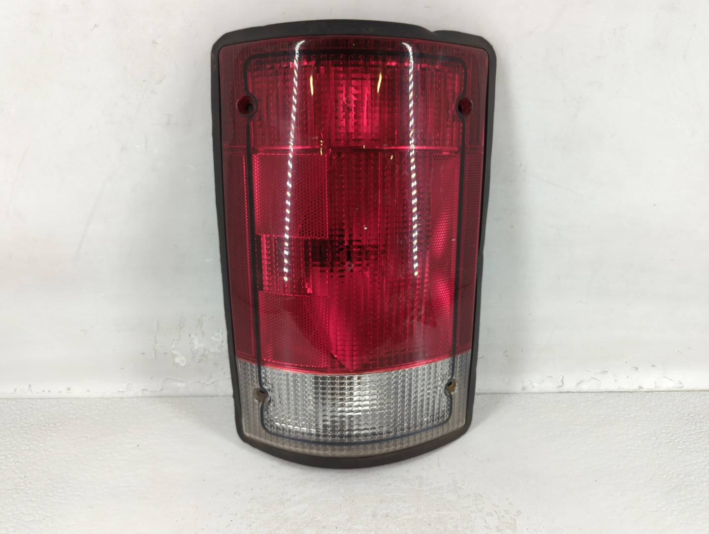 1995-2002 Ford E-350 Econoline Tail Light Assembly Driver Left OEM P/N:F7UB-13441-AA Fits OEM Used Auto Parts - Oemusedautop
