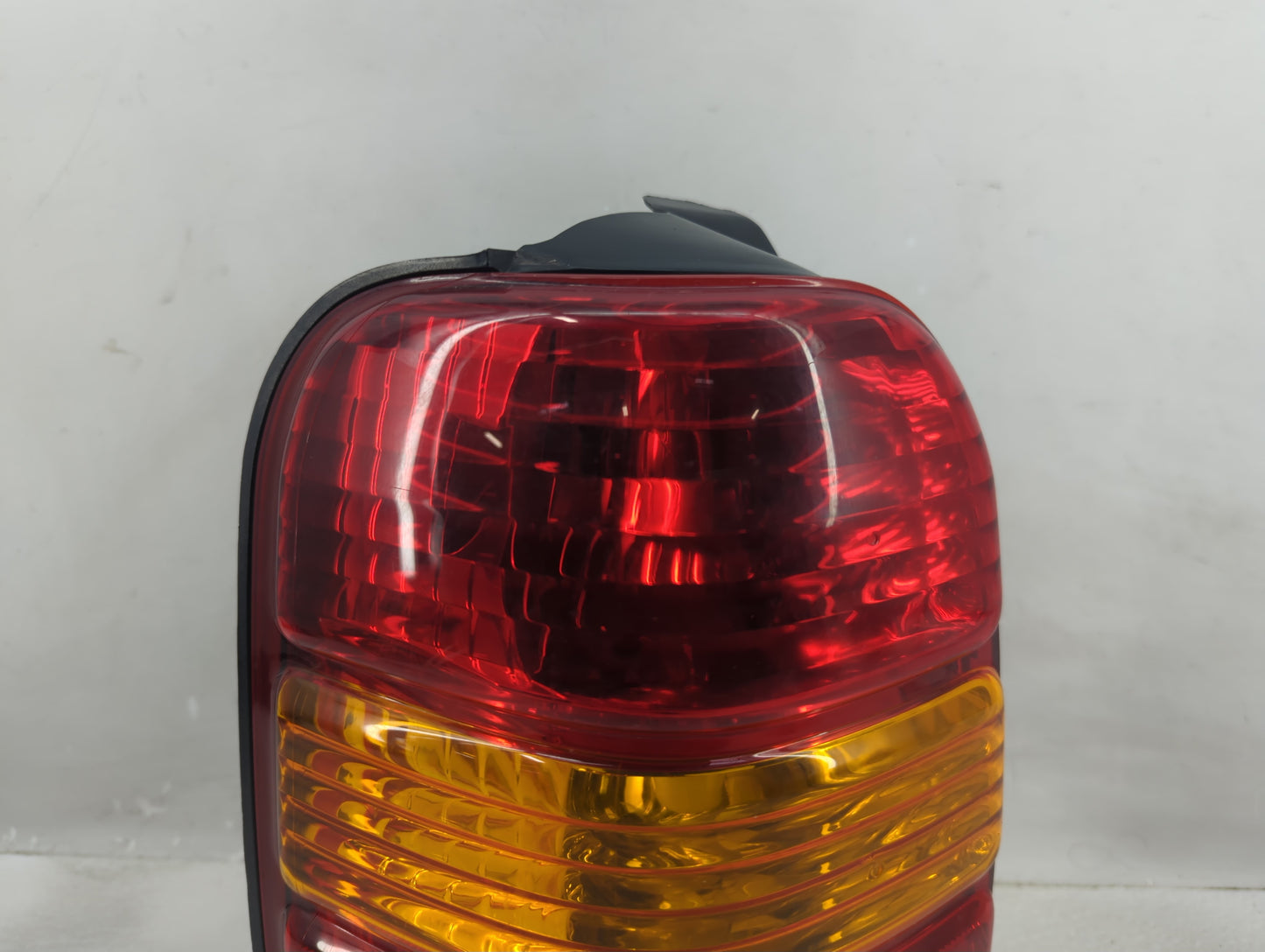 2001-2007 Ford Escape Tail Light Assembly Driver Left OEM Fits Fits 2001 2002 2003 2004 2005 2006 2007 OEM Used Auto Parts -