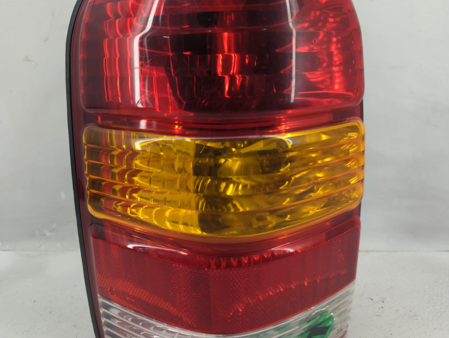 2001-2007 Ford Escape Tail Light Assembly Driver Left OEM Fits Fits 2001 2002 2003 2004 2005 2006 2007 OEM Used Auto Parts -