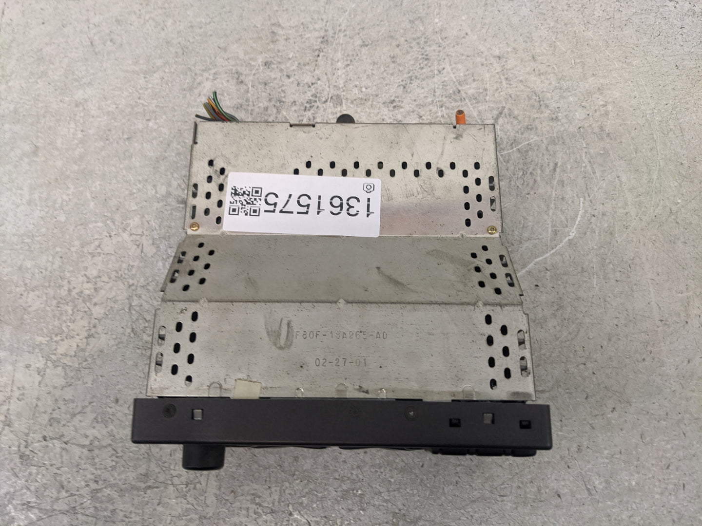 2002-2004 Ford Escape Radio AM FM Cd Player Receiver Replacement P/N:1W1F-18C870-HB Fits Fits 2002 2003 2004 OEM Used Auto P