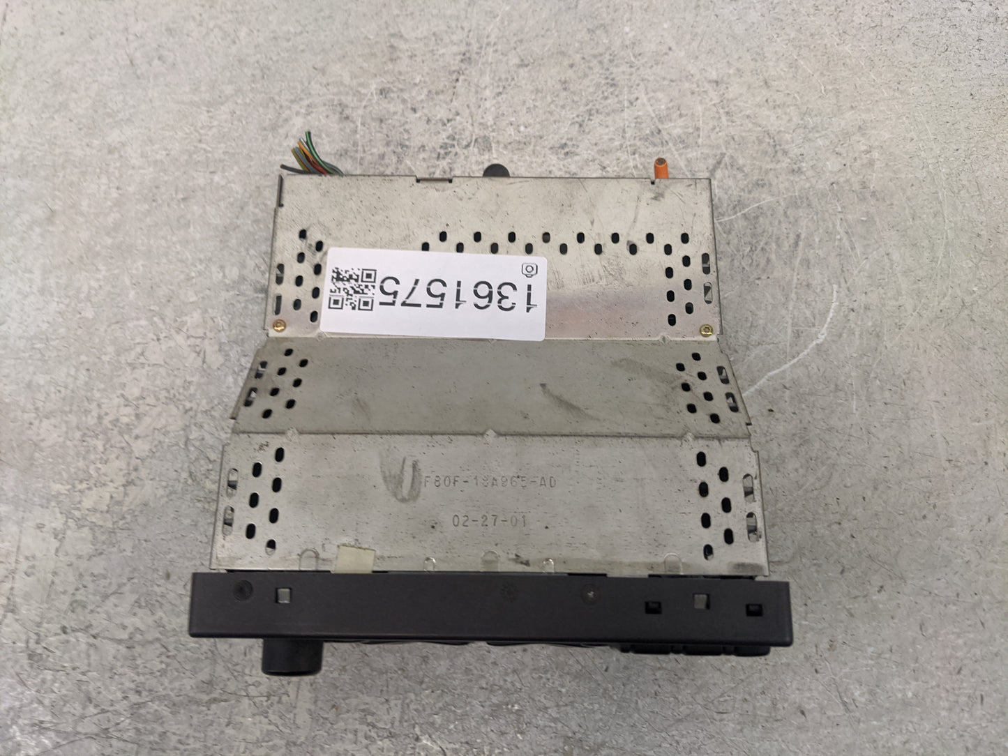 2002-2004 Ford Escape Radio AM FM Cd Player Receiver Replacement P/N:1W1F-18C870-HB Fits Fits 2002 2003 2004 OEM Used Auto P