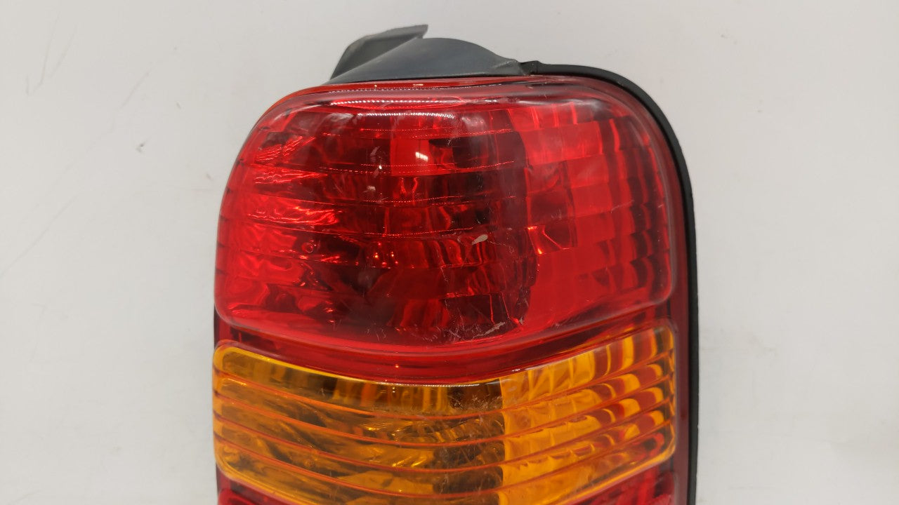 2001-2007 Ford Escape Tail Light Assembly Passenger Right OEM P/N:4L84-13B504-D Fits Fits 2001 2002 2003 2004 2005 2006 2007