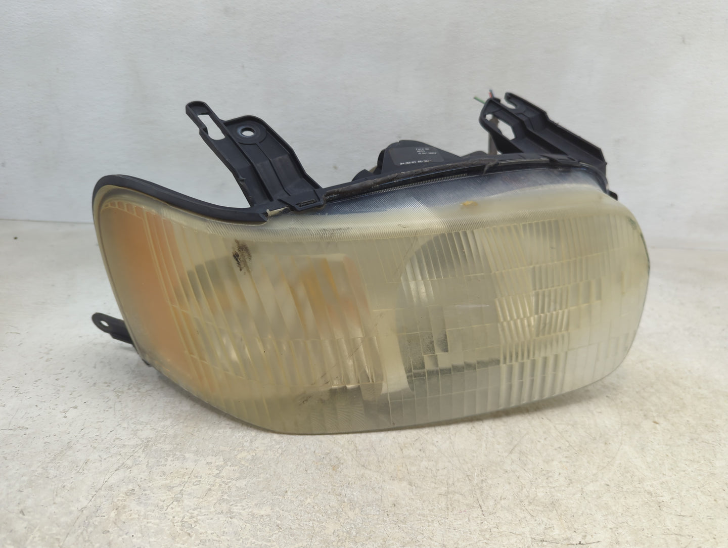 2001-2004 Ford Escape Passenger Right Oem Head Light Headlight Lamp - Oemusedautoparts1.com
