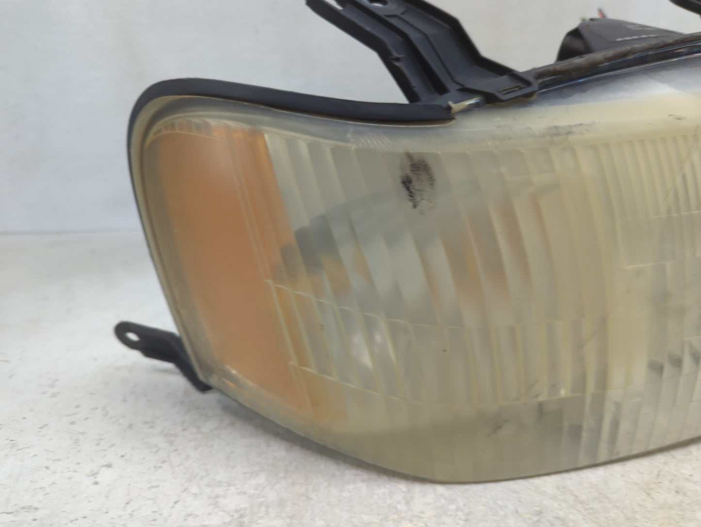 2001-2004 Ford Escape Passenger Right Oem Head Light Headlight Lamp - Oemusedautoparts1.com