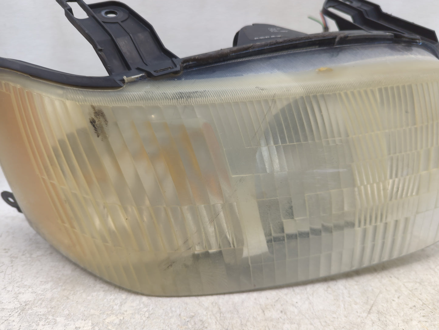 2001-2004 Ford Escape Passenger Right Oem Head Light Headlight Lamp - Oemusedautoparts1.com