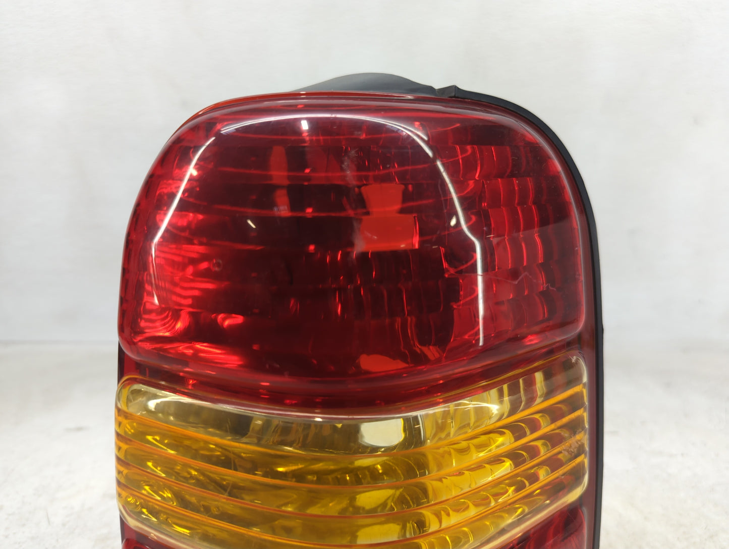 2001-2007 Ford Escape Tail Light Assembly Passenger Right OEM Fits Fits 2001 2002 2003 2004 2005 2006 2007 OEM Used Auto Par