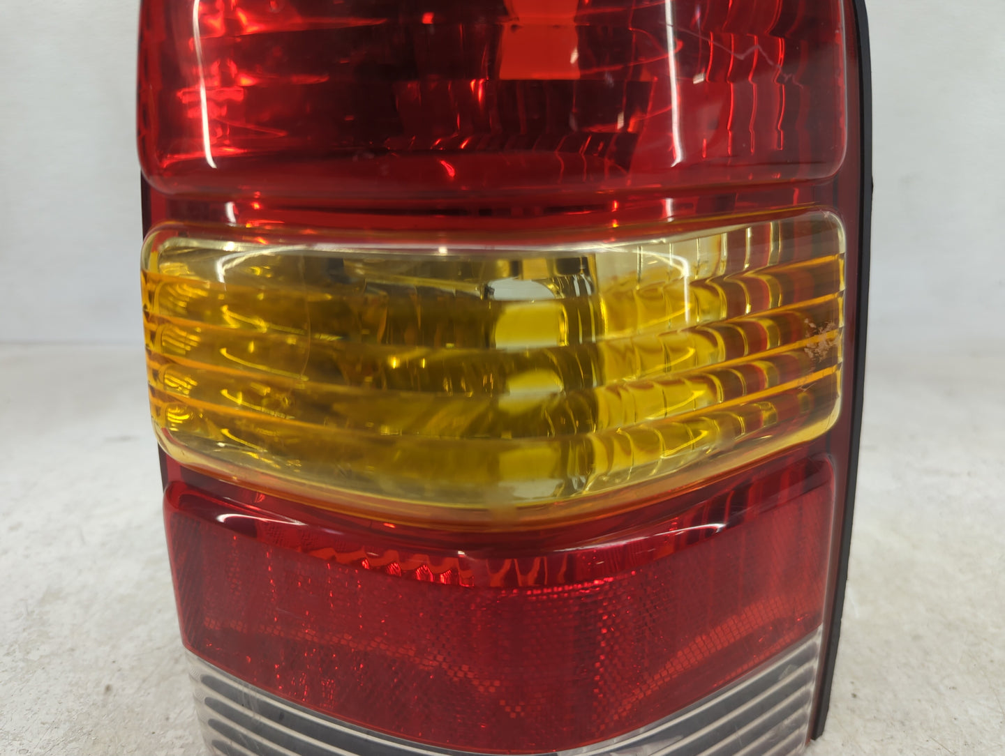 2001-2007 Ford Escape Tail Light Assembly Passenger Right OEM Fits Fits 2001 2002 2003 2004 2005 2006 2007 OEM Used Auto Par