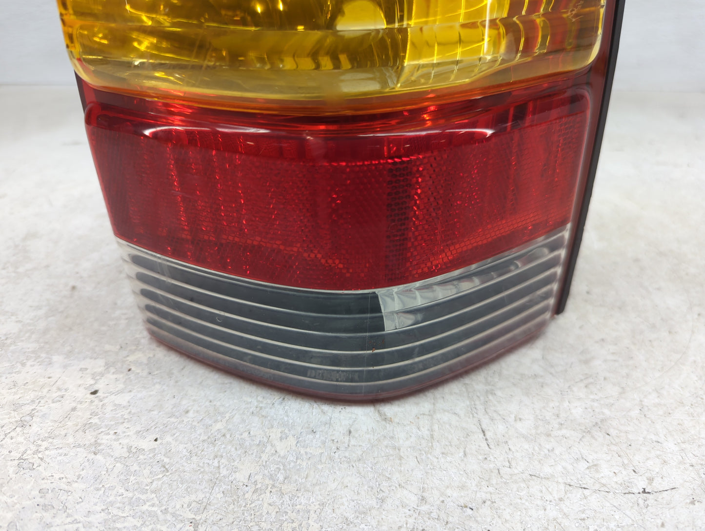 2001-2007 Ford Escape Tail Light Assembly Passenger Right OEM Fits Fits 2001 2002 2003 2004 2005 2006 2007 OEM Used Auto Par